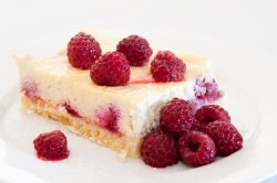 Ricotta cheesecake with raspberries