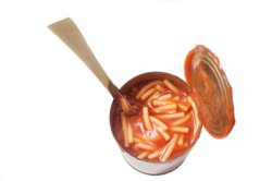 Tin of spaghetti in tomato sauce