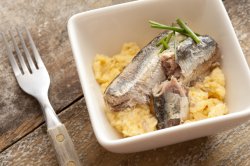 Sardines with chives and scrambled eggs