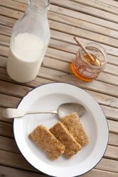 Whole wheat cereal with honey and milk