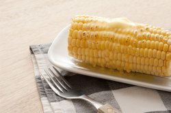 Cooked sweet corn on the cob